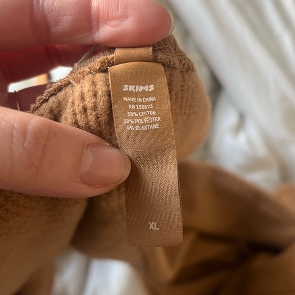 SKIMS Waffle Knit Sleep Jumpsuit Camel - Picture 6 of 12